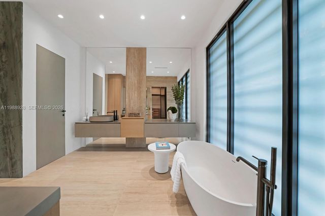 5545 SW 81st Ter, Miami, FL 33143