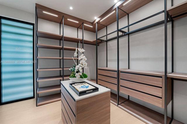 5545 SW 81st Ter, Miami, FL 33143