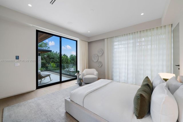 5545 SW 81st Ter, Miami, FL 33143