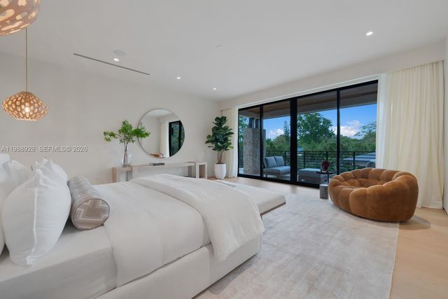 5545 SW 81st Ter, Miami, FL 33143