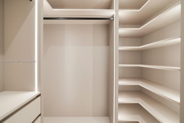 5545 SW 81st Ter, Miami, FL 33143