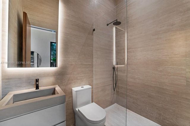 5545 SW 81st Ter, Miami, FL 33143