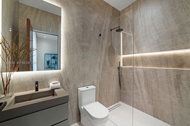 5545 SW 81st Ter, Miami, FL 33143