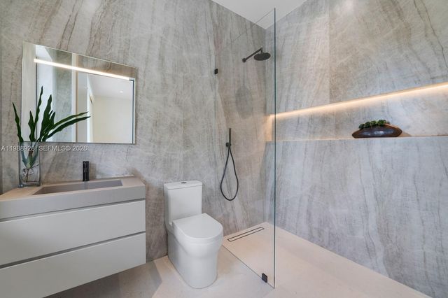 5545 SW 81st Ter, Miami, FL 33143