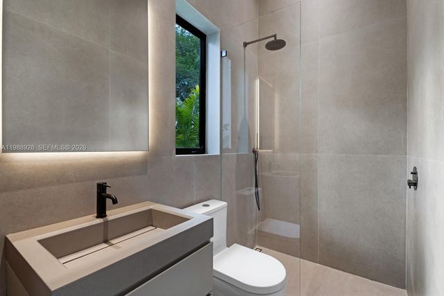 5545 SW 81st Ter, Miami, FL 33143