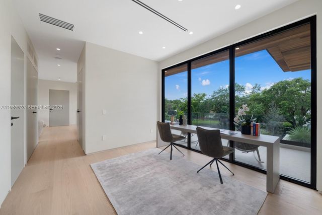 5545 SW 81st Ter, Miami, FL 33143