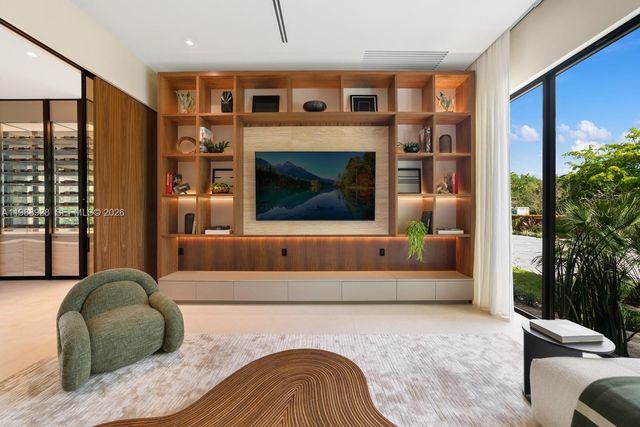 5545 SW 81st Ter, Miami, FL 33143