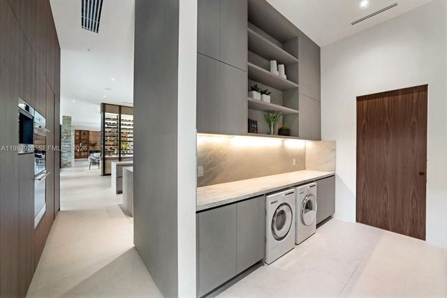 5545 SW 81st Ter, Miami, FL 33143