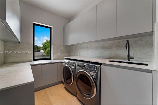 5545 SW 81st Ter, Miami, FL 33143