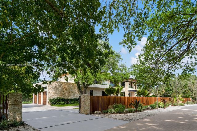 5545 SW 81st Ter, Miami, FL 33143