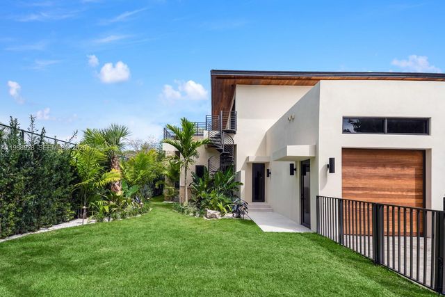 5545 SW 81st Ter, Miami, FL 33143