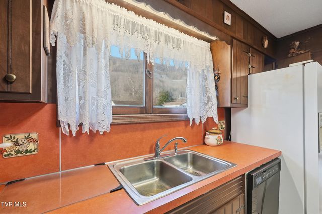 5831 Powell Valley Road, Big Stone Gap, VA 24219