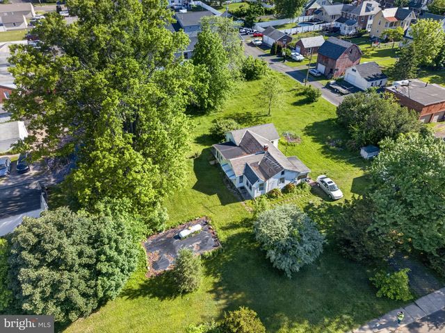 205 E MILL ST, Quakertown, PA 18951