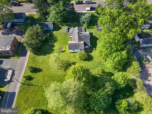 205 E MILL ST, Quakertown, PA 18951