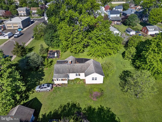 205 E MILL ST, Quakertown, PA 18951