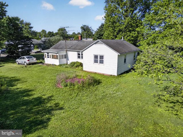 205 E MILL ST, Quakertown, PA 18951