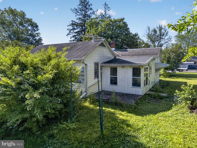 205 E MILL ST, Quakertown, PA 18951