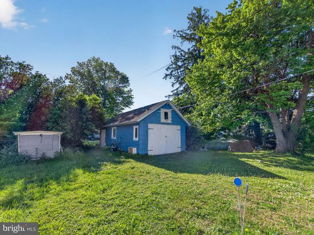 205 E MILL ST, Quakertown, PA 18951