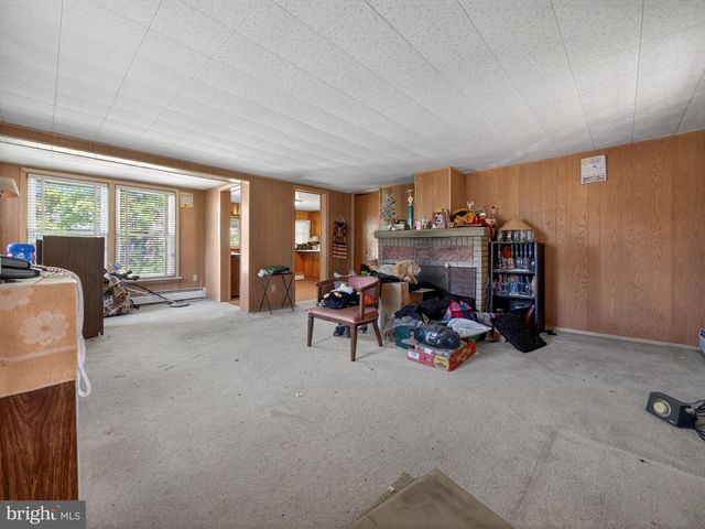 205 E MILL ST, Quakertown, PA 18951