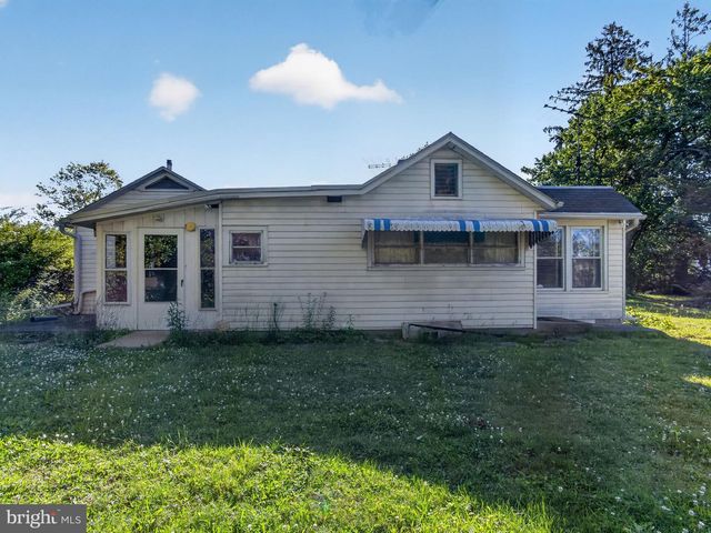 205 E MILL ST, Quakertown, PA 18951