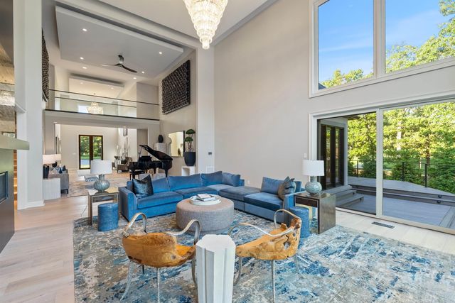 16920 Valley Falls Drive, Little Rock, AR 72223