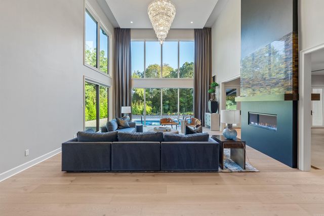 16920 Valley Falls Drive, Little Rock, AR 72223