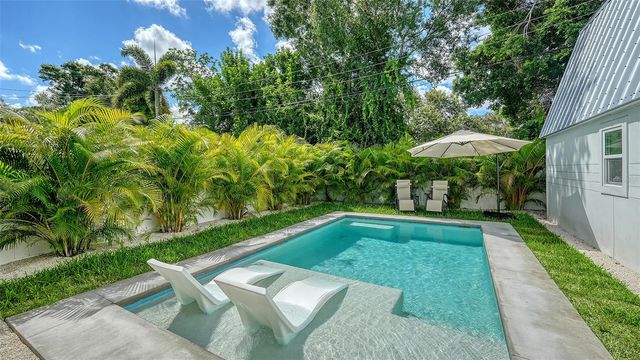 2546 LOMA LINDA STREET, Sarasota, FL 34239