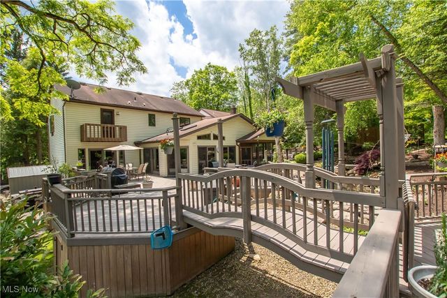 77 Carr Road, Hinckley, OH 44233