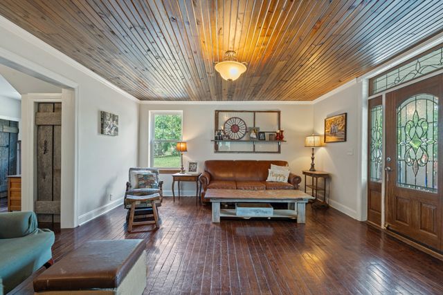 3135 Vanleer Hwy, Charlotte, TN 37036