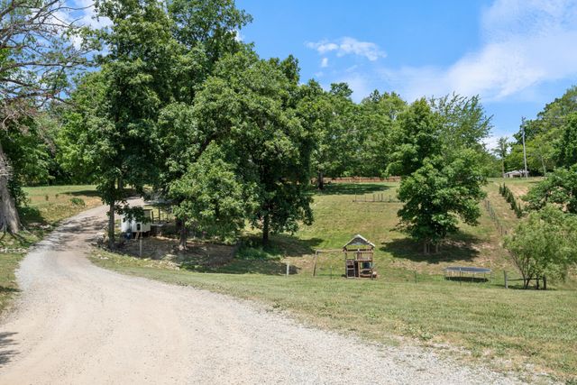 3135 Vanleer Hwy, Charlotte, TN 37036