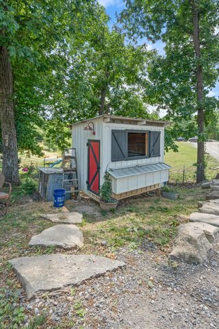 3135 Vanleer Hwy, Charlotte, TN 37036