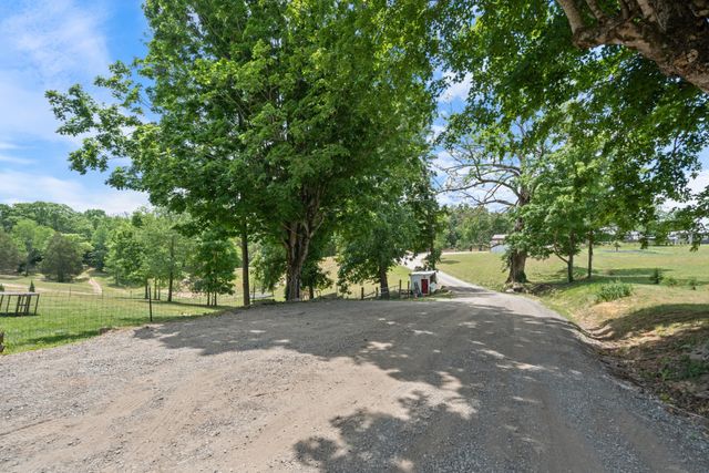 3135 Vanleer Hwy, Charlotte, TN 37036