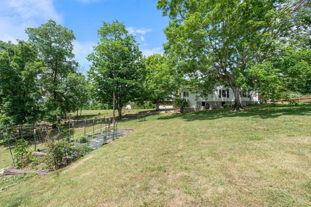 3135 Vanleer Hwy, Charlotte, TN 37036