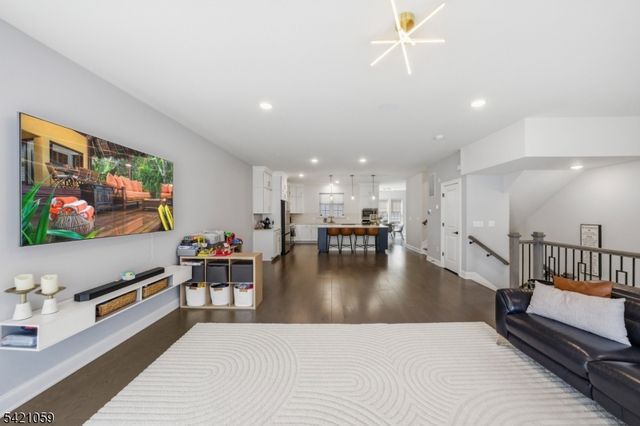 12 Marigold Ct, Warren Twp., NJ 07059