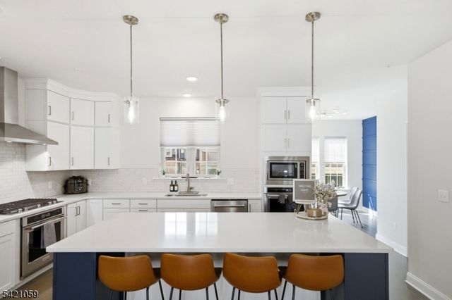 12 Marigold Ct, Warren Twp., NJ 07059