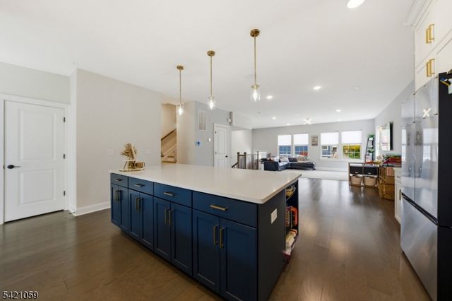 12 Marigold Ct, Warren Twp., NJ 07059