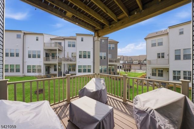 12 Marigold Ct, Warren Twp., NJ 07059