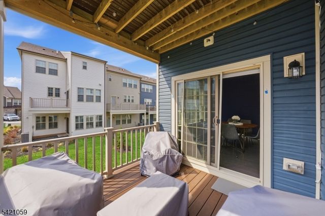 12 Marigold Ct, Warren Twp., NJ 07059