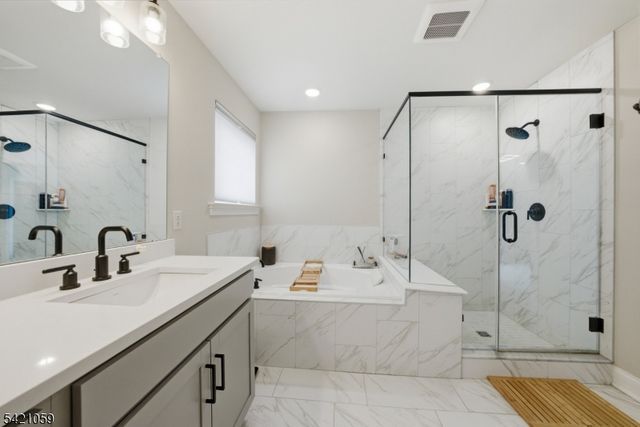 12 Marigold Ct, Warren Twp., NJ 07059