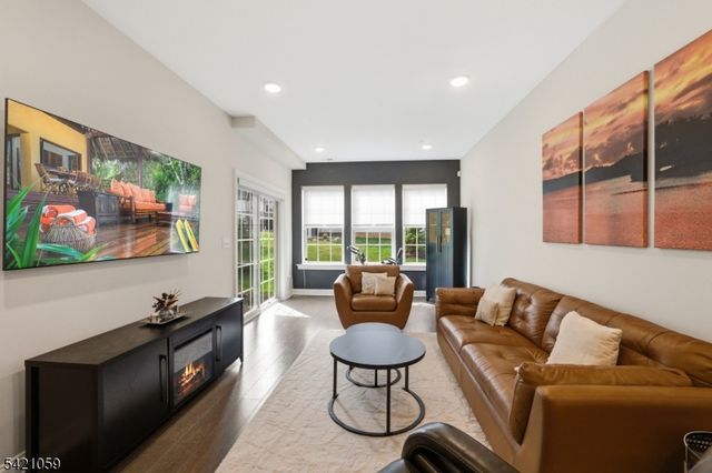 12 Marigold Ct, Warren Twp., NJ 07059