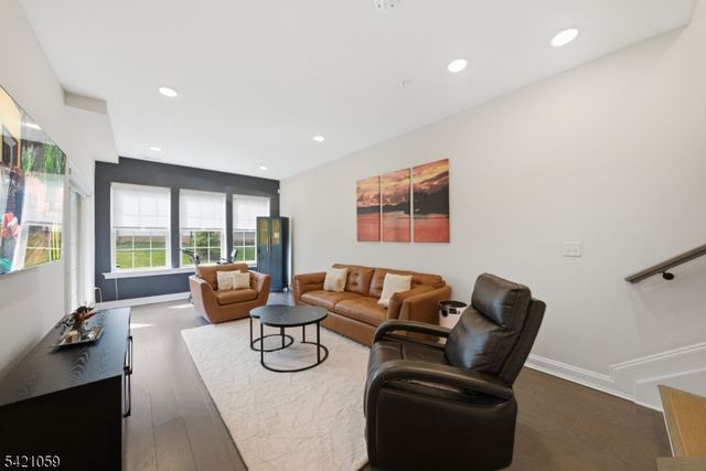 12 Marigold Ct, Warren Twp., NJ 07059