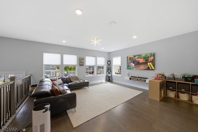 12 Marigold Ct, Warren Twp., NJ 07059