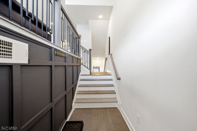 12 Marigold Ct, Warren Twp., NJ 07059