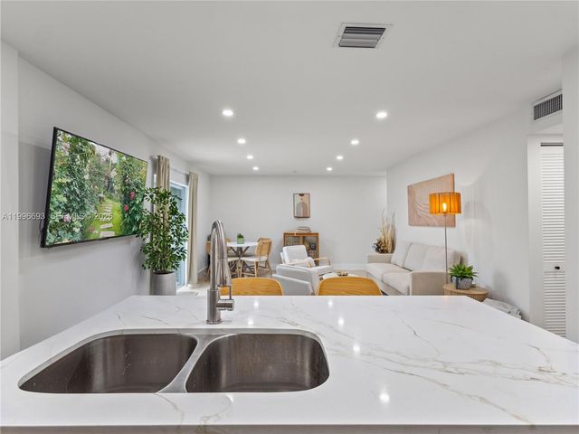 10017 SW 23rd Terrace, Miami, FL 33165