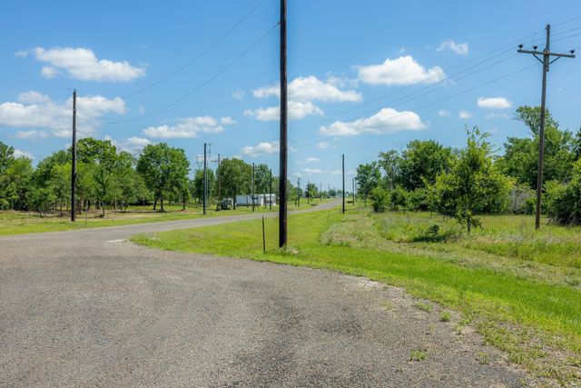 6512 Atakapan Trail, Bedias, TX 77831