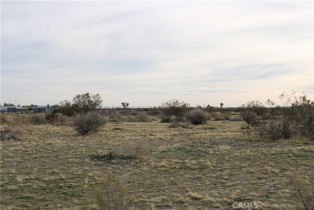2 AC E Avenue S2, Sun Village, CA 93543