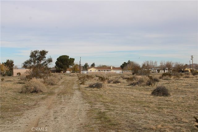 2 AC E Avenue S2, Sun Village, CA 93543