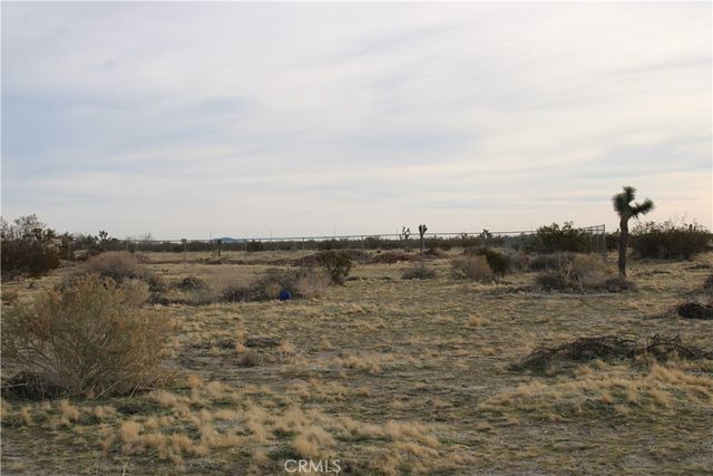 2 AC E Avenue S2, Sun Village, CA 93543