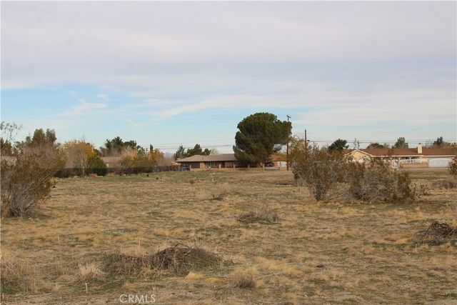 2 AC E Avenue S2, Sun Village, CA 93543