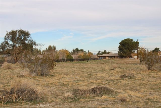 2 AC E Avenue S2, Sun Village, CA 93543